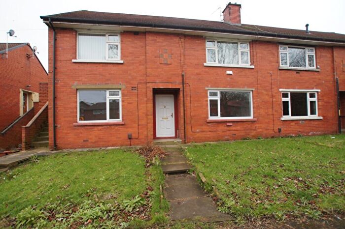 2 Bedroom Flat To Rent In Derwent Drive, Shaw, OL2