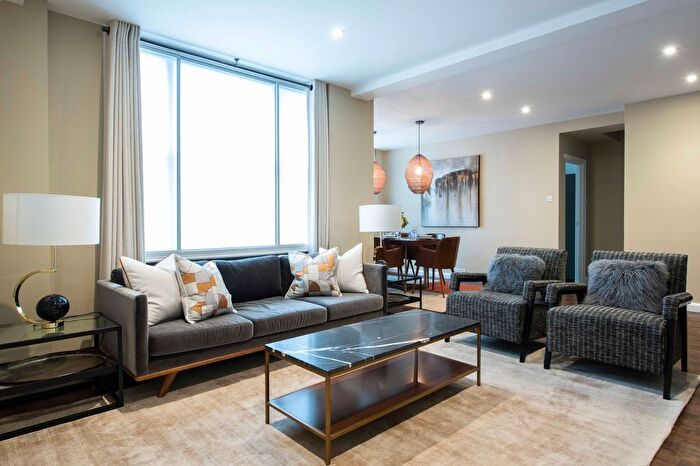 3 Bedroom Flat To Rent In Hill Street, Mayfair, W1J