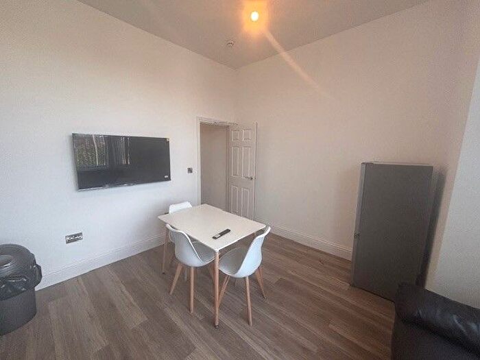 3 Bedroom Flat To Rent In Loughborough Rd, Nottingham, NG2