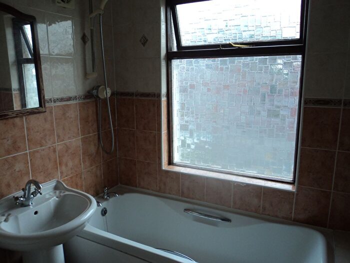 4 Bedroom Semi-Detached House To Rent In Delacourt Road, Manchester, M14