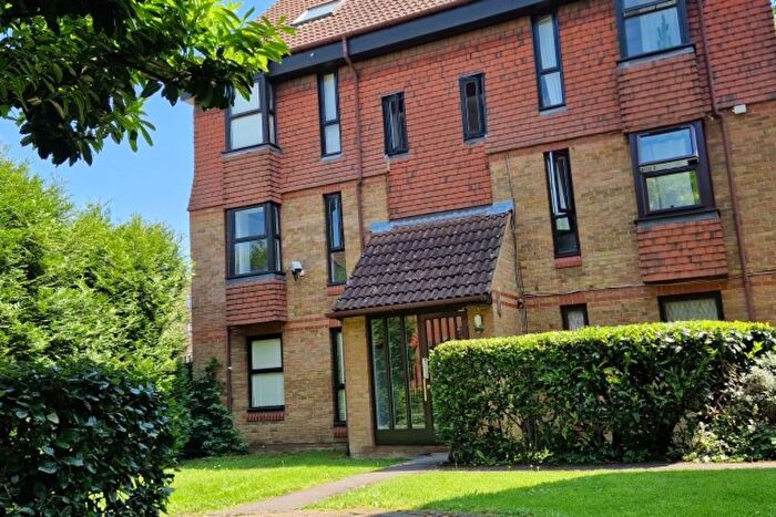 1 Bedroom Flat For Sale In Coopers Close, London, E1