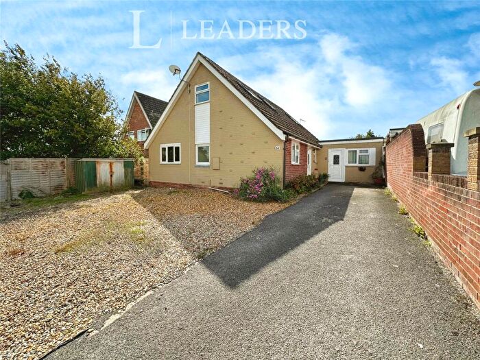 5 Bedroom Link Detached House For Sale In Rosemary Way, Horndean, Waterlooville, PO8