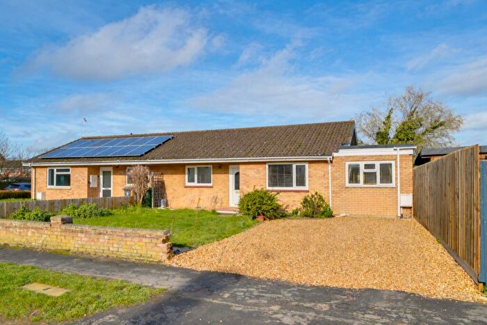3 Bedroom Semi-Detached Bungalow For Sale In Medcalfe Way, Melbourn, SG8