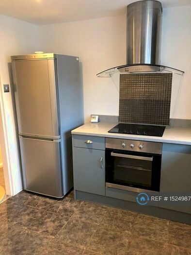 2 Bedroom Flat To Rent In Walnut Court, London, E17