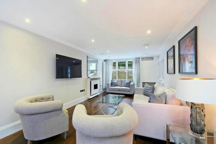 5 Bedroom Semi-Detached House To Rent In Carlisle Avenue, Acton, London, W3