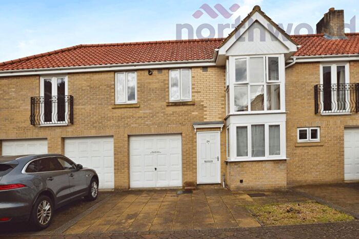 3 Bedroom Town House To Rent In Phillipa Flowerday Plain, Norwich, NR2