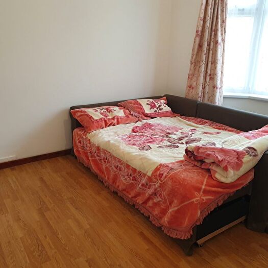 3 Bedroom Terraced House For Sale In Landseer Avenue, London, E12