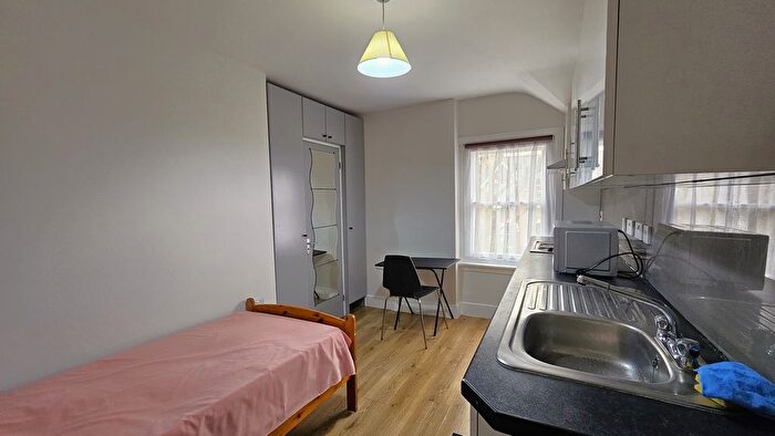 Studio To Rent In Hemstal Road, West Hampstead, NW6