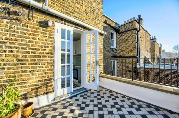 3 Bedroom Flat To Rent In Finborough Road, Chelsea, London, SW10