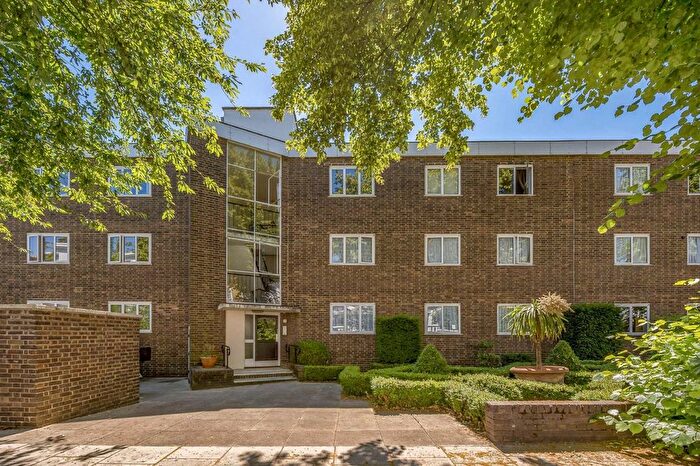 2 Bedroom Flat To Rent In Sheffield Terrace, London, W8