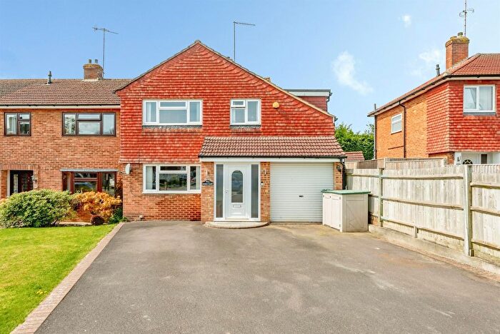 3 Bedroom Semi-detached House For Sale In The Meadow, Copthorne, Crawley, RH10
