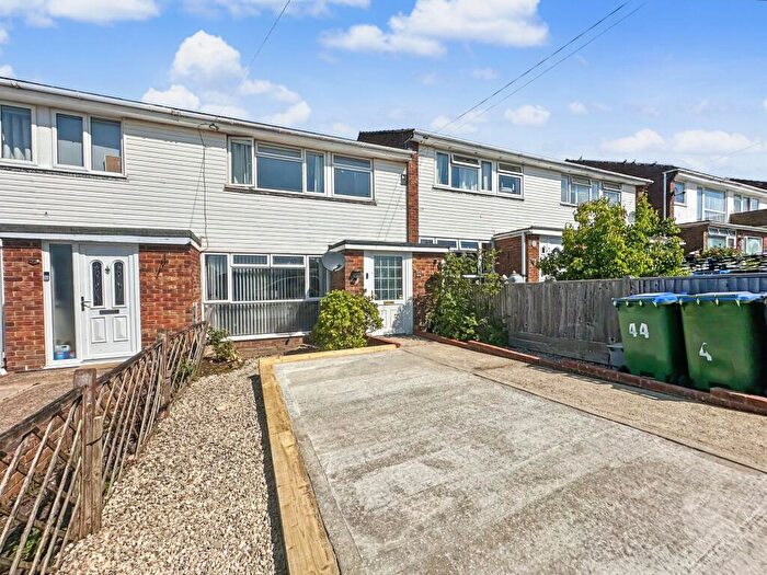 3 Bedroom Terraced House For Sale In Kings Avenue, Newhaven, BN9