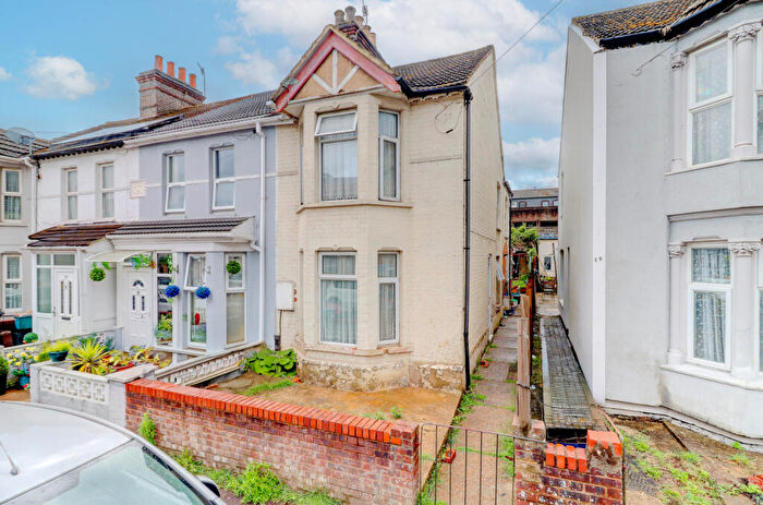 3 Bedroom Semi-Detached House For Sale In Jubilee Road, High Wycombe, Buckinghamshire, HP11