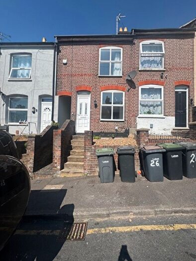 3 Bedroom Terraced House To Rent In Winsdon Road, Luton, LU1