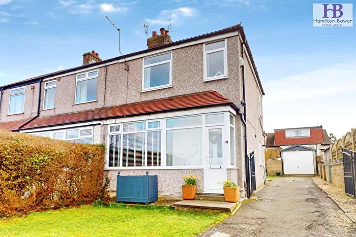 3 Bedroom End Of Terrace House For Sale In Whernside Mount, Bradford, BD7