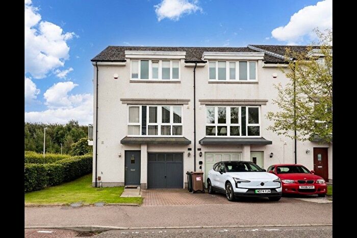 4 Bedroom Town House To Rent In Woodlands Walk, Cults, AB15