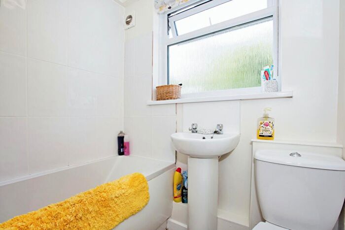 2 Bedroom Flat For Sale In Taranto Hill, Ilchester, Somerset, BA22