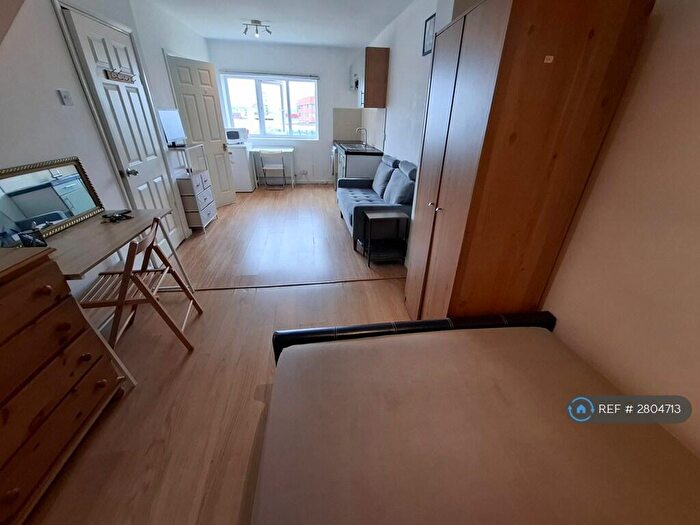 Studio To Rent In The Ridgeway, London, NW9