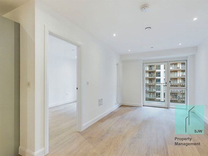 1 Bedroom Flat To Rent In Eden Place, Ellipse House, E16