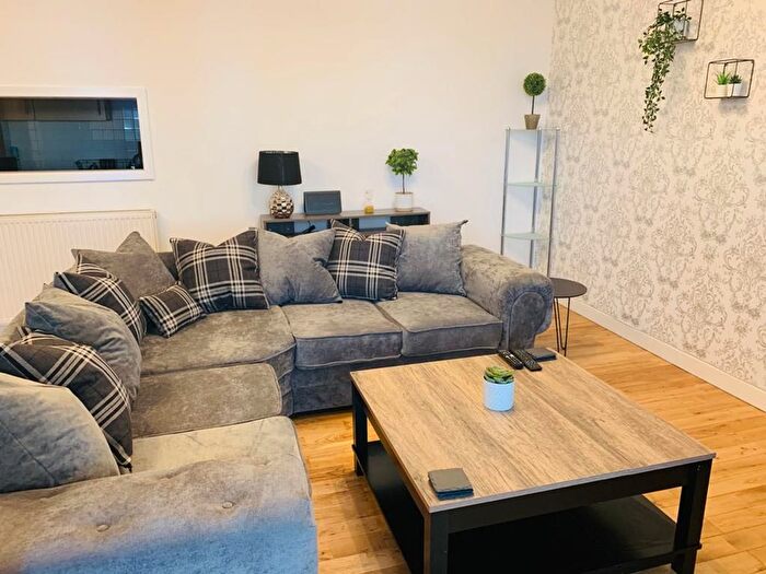 2 Bedroom Flat To Rent In Gallowhill, PA3