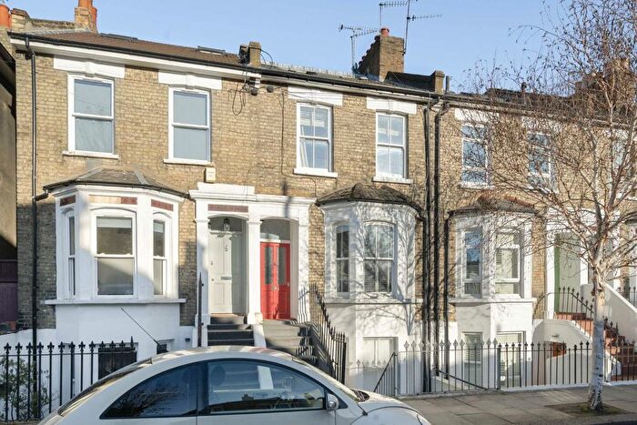 3 Bedroom Flat To Rent In Tadmor Street, Shepherds Bush, W12
