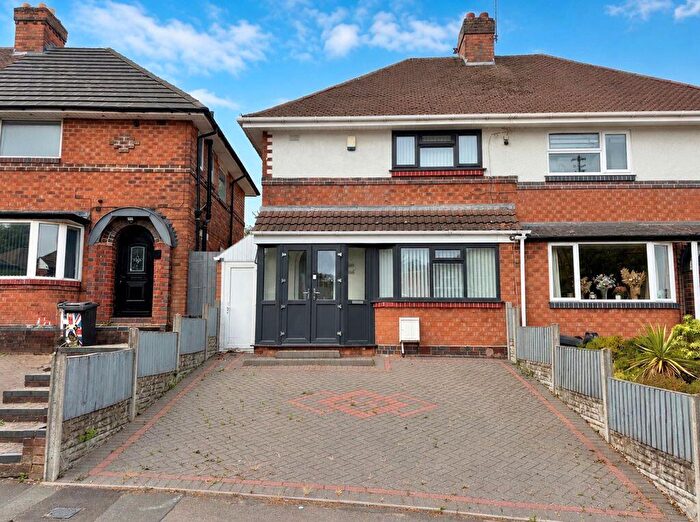 3 Bedroom Semi Detached House For Sale In Dyas Road, Great Barr, Birmingham, B44