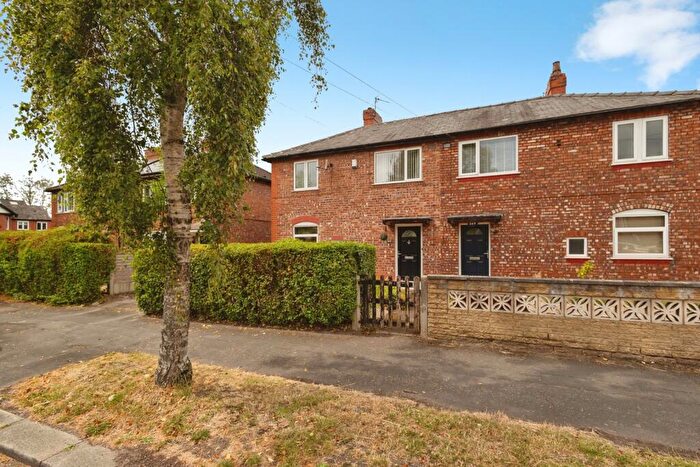 3 Bedroom Semi-Detached House For Sale In Parrs Wood Road, Manchester, Greater Manchester, M20