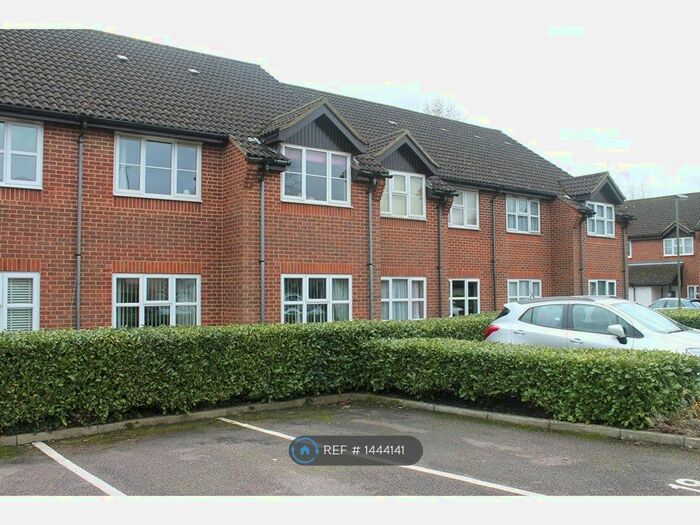 2 Bedroom Flat To Rent In Tongham Meadows, Tongham, Farnham, GU10