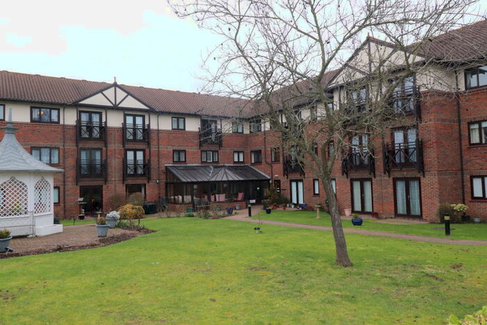 1 Bedroom Flat To Rent In Brentwood, CM15