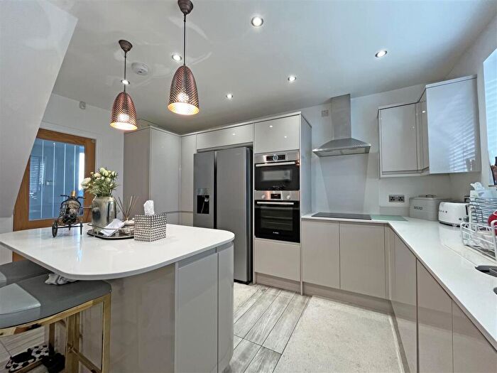 3 Bedroom Semi-Detached House To Rent In Inglewood Road, Clifton, Nottingham, NG11