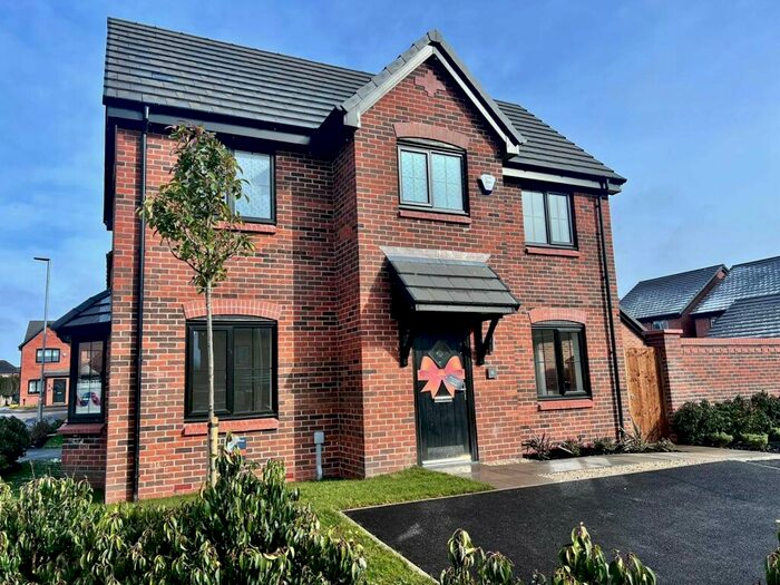 3 Bedroom Detached House To Rent In Quinn Square, Manchester, M43