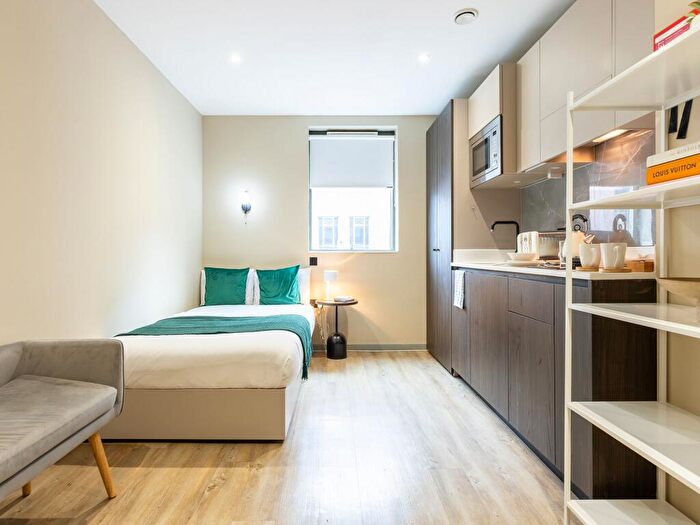 Studio To Rent In Ballards Lane, London, N3