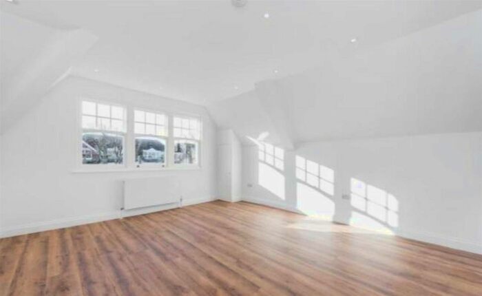 2 Bedroom Flat To Rent In Queens Avenue, London, N10