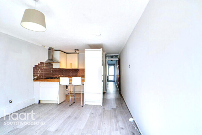 1 Bedroom Maisonette For Sale In Maybank Road, South Woodford, E18
