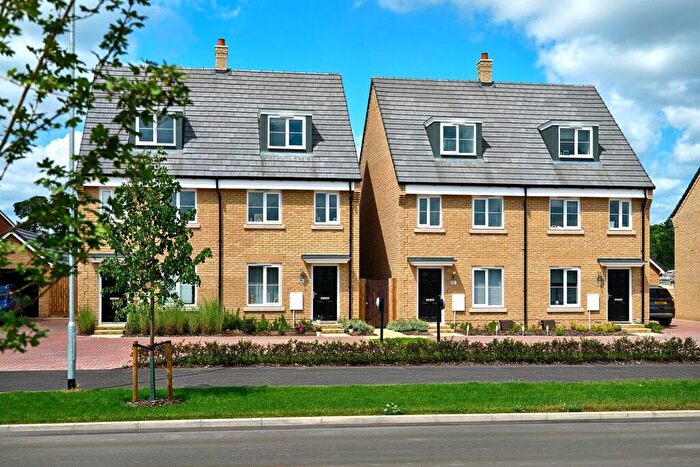 3 Bedroom Semi-Detached House For Sale In Kingsfleet Norwich Road Thetford, IP24