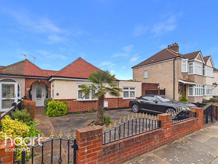 3 Bedroom Semi-Detached Bungalow For Sale In Forest Road, Romford, RM7