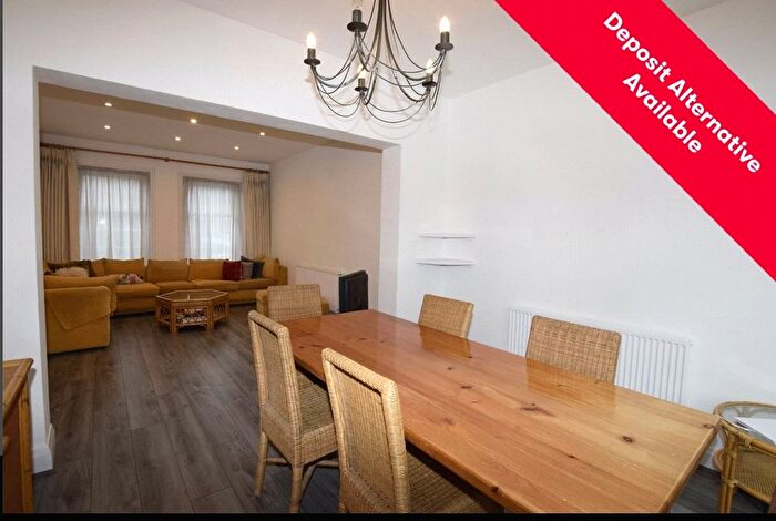 4 Bedroom Semi-Detached House To Rent In Fryent Way, Kingsbury, London, NW9