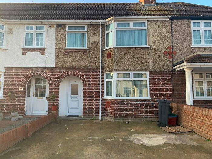 4 Bedroom Terraced House To Rent In Waye Avenue, Hounslow TW5