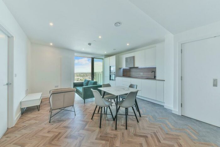 2 Bedroom Apartment To Rent In Skyline Apartments, Makers Yard, London, E3