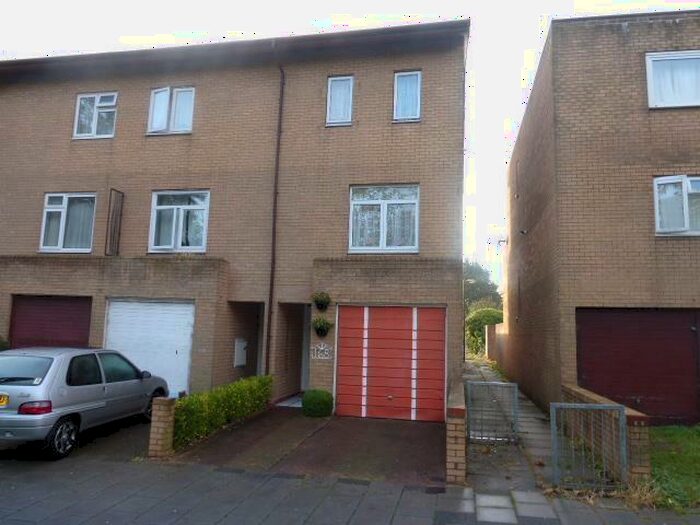 4 Bedroom Town House To Rent In Fishermead Boulevard, Fishermead, Milton Keynes, MK6