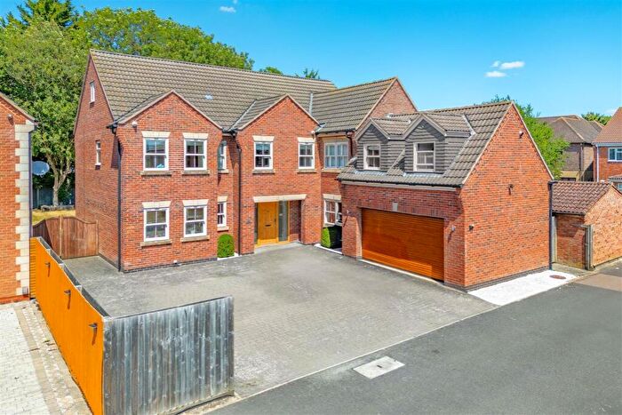 7 Bedroom Detached House For Sale In Barton Road, Barton Seagrave, Northamptonshire, NN15