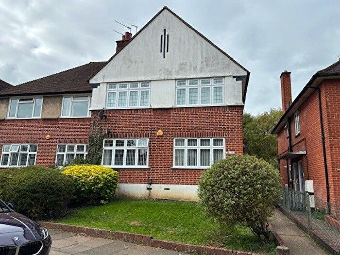 2 Bedroom Maisonette To Rent In Lloyd Court, Pinner, HA5