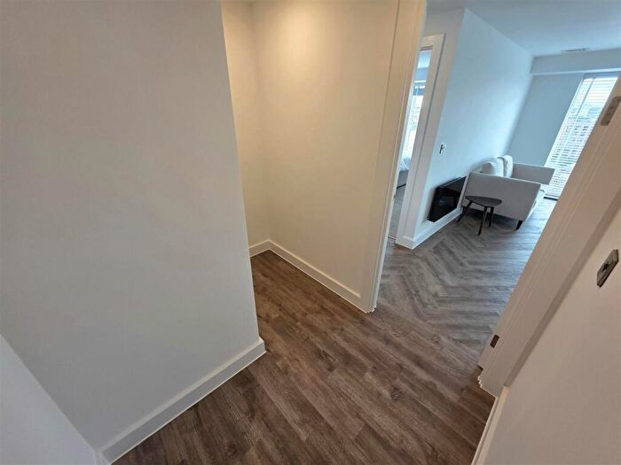2 Bedroom Apartment To Rent In Chapmans Yard, Upper Gough Street, Birmingham, B1