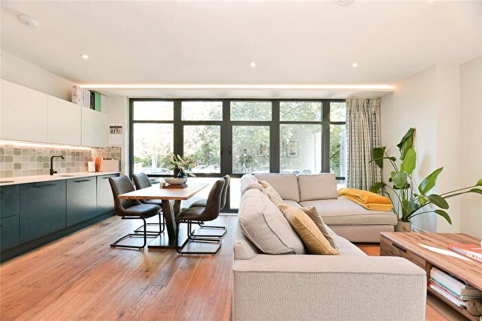 2 Bedroom Flat For Sale In Littleworth Road, Esher, Surrey, KT10