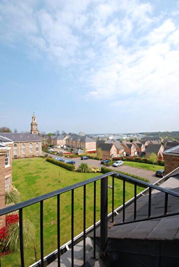3 Bedroom Flat To Rent In Royal Drive, Friern Barnet, London, N11