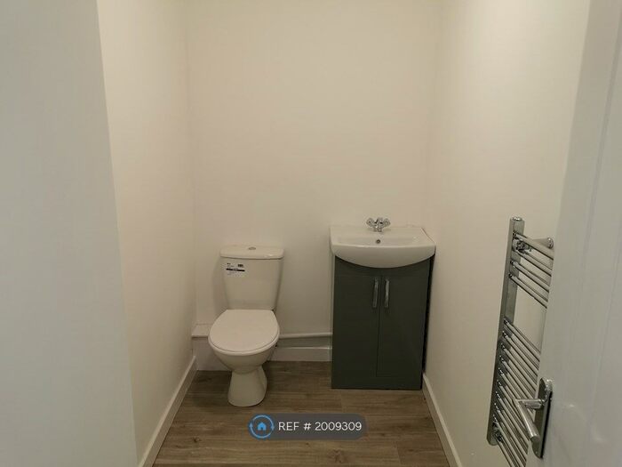 1 Bedroom Flat To Rent In Lifeboat Steps, Scarborough, YO11