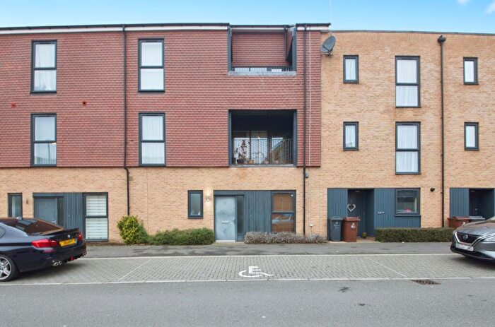 1 Bedroom Flat For Sale In Royal Anglian Way, Dagenham, RM8