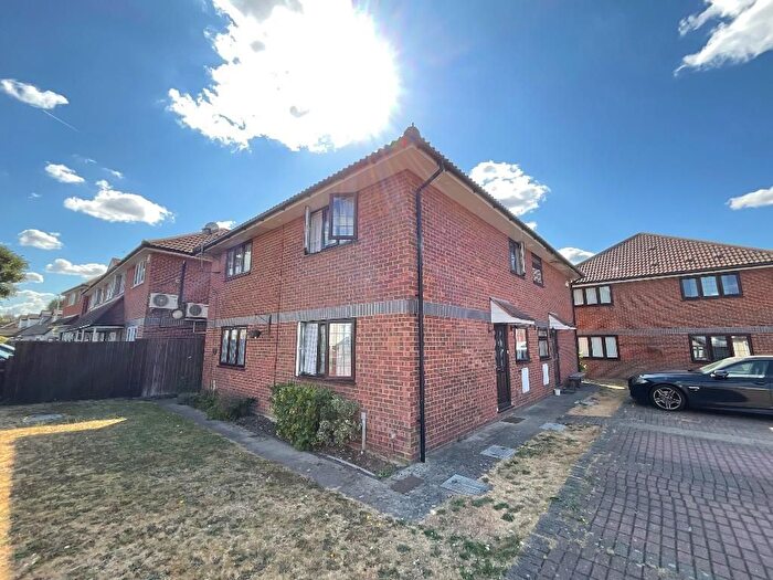 1 Bedroom End Terrace House For Sale In Brentwood Road, Romford, RM2