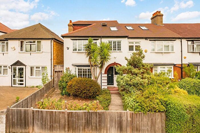 4 Bedroom Semi-Detached House For Sale In Fontaine Road, Streatham, SW16