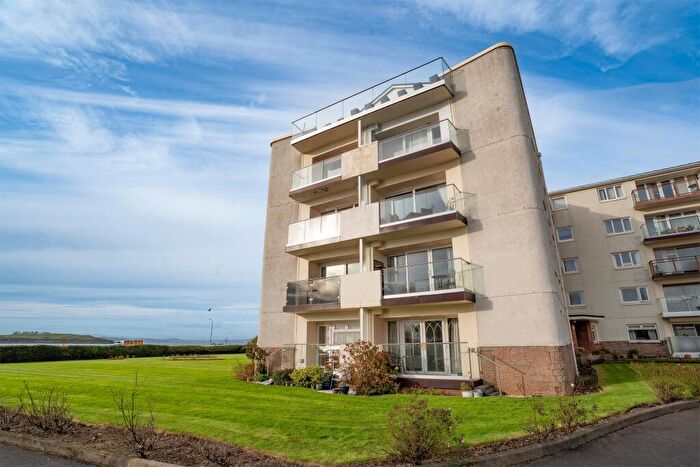 3 Bedroom Flat For Sale In Castlebay Court, Largs, KA30